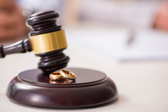 Illustration for article titled Reasons To Insist On A Flat Fee From A Divorce Lawyer